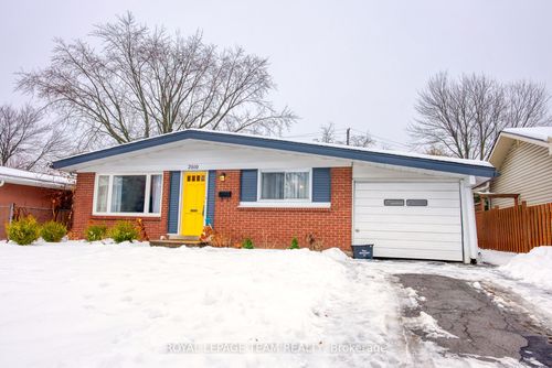 2010 Featherston Dr, Ottawa, ON, K1H6P9 | Card Image