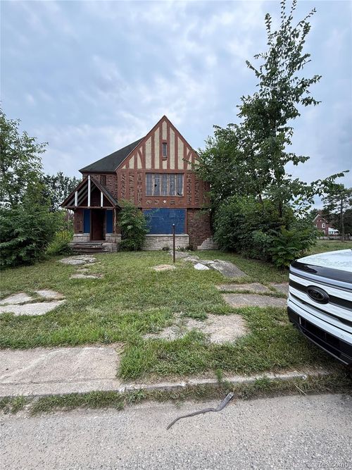 2325 Calvert St, Detroit, MI, 48206-1587 | Card Image