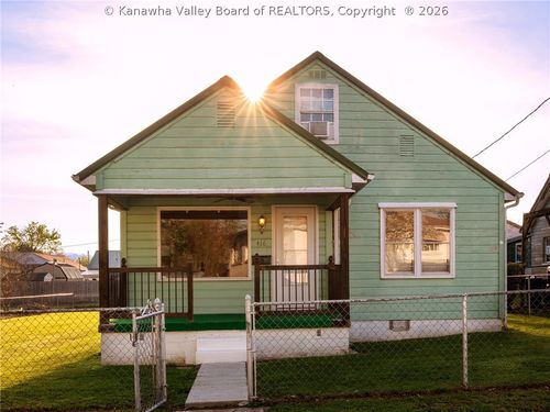 416 Park St, Saint Albans, WV, 25177-3043 | Card Image