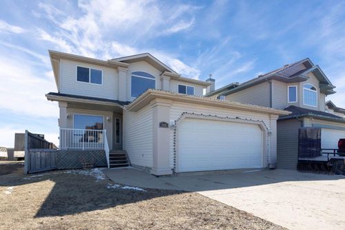 193 Fox Crescent, Home with 5 bedrooms, 3 bathrooms and 4 parking in Fort Mcmurray AB | Card Image