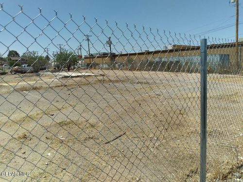 166 N Moon Rd, Socorro, TX, 79927-2613 | Card Image