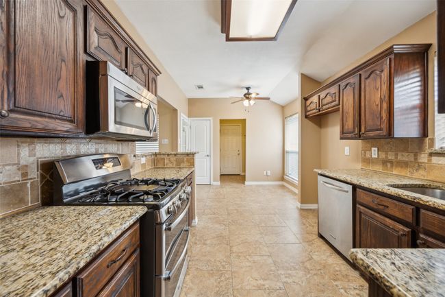 10920 Castle Dr, House other with 3 bedrooms, 2 bathrooms and null parking in Frisco TX | Image 8