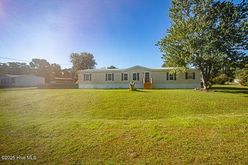 388 W Southwinds Dr, Newport, NC, 28570-7550 | Card Image