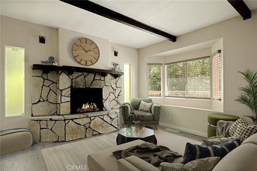833 E Victoria Ct, Lake Arrowhead, CA, 92352 | Card Image