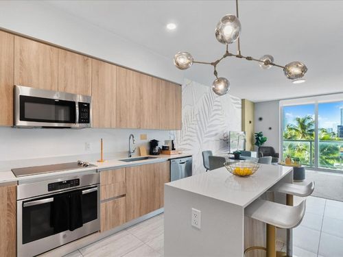 s-304-3900 Biscayne Blvd, Miami, FL, 33137-3760 | Card Image