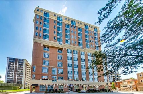 1002-15 Maplewood Ave, York, ON, M6C4B4 | Card Image
