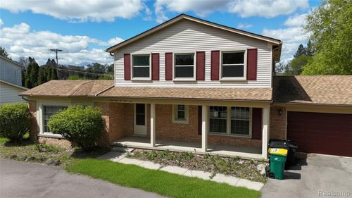 28989 Ramblewood Dr, Farmington Hills, MI, 48334-1753 | Card Image