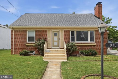 1013 Florida Ave, MARTINSBURG, WV, 25401-1725 | Card Image