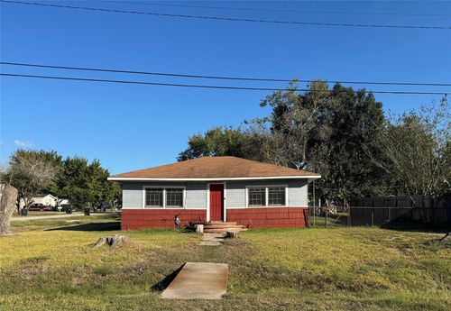 222 N 2nd St, Wallis, TX, 77485-4002 | Card Image