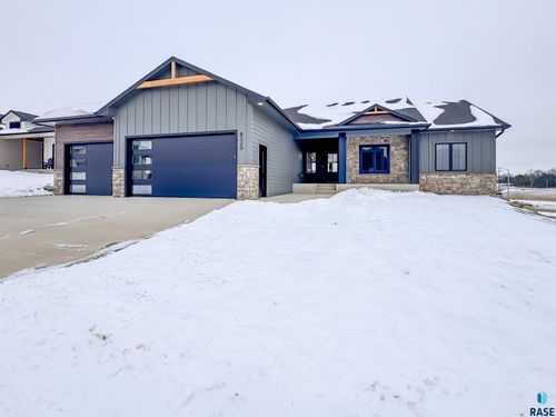 8320 E Sheridan Cir, Sioux Falls, SD, 57110-2860 | Card Image