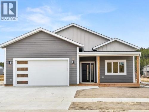 14 Omega St, Whitehorse, YT, Y1A0T6 | Card Image