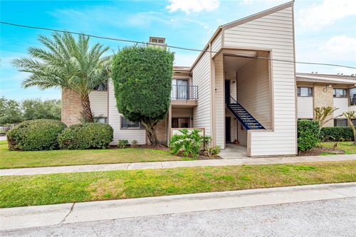 7069 N Holiday Dr, Galveston, TX, 77550-3029 | Card Image