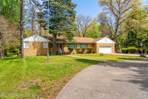 17397 Millar Rd, Clinton Twp, MI, 48036-2073 | Card Image
