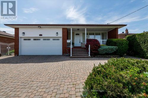 44 Margaret Ave, North York, ON, M2J4C3 | Card Image