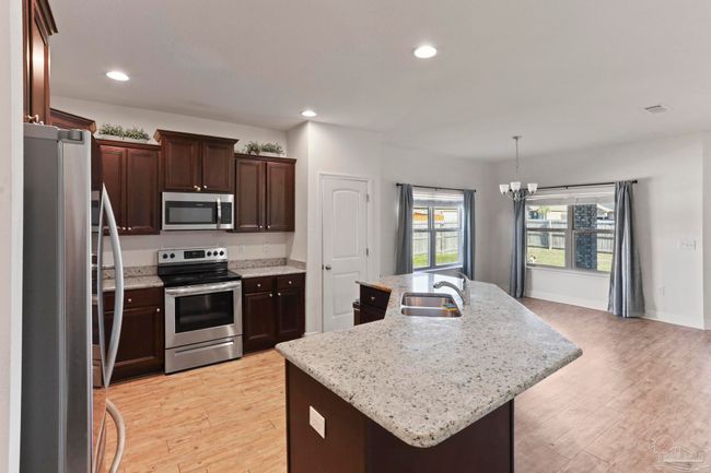 422 Chickadee St, House other with 4 bedrooms, 2 bathrooms and 2 parking in Crestview FL | Image 12
