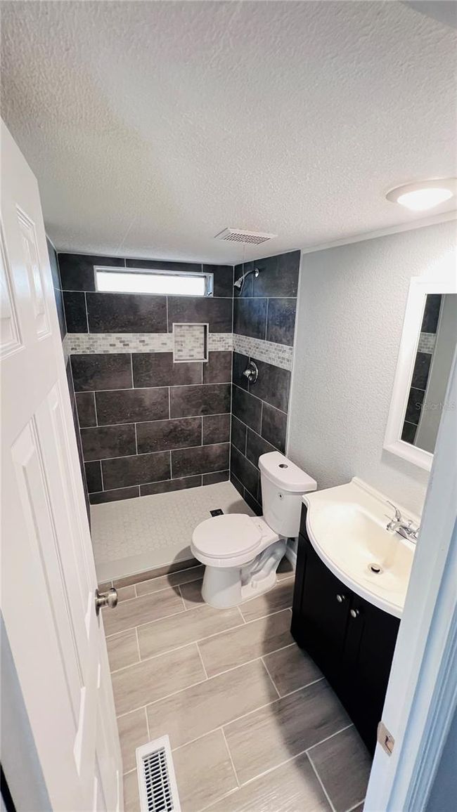 Bathroom 2 | Image 14