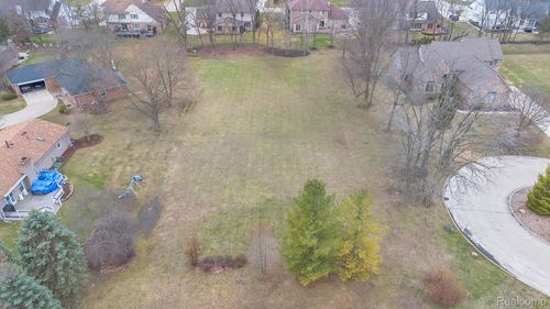 22335 Diamond Ct, Farmington Hills, MI, 48335-5414 | Card Image