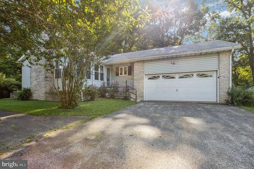 18061 Fielding Ct, New Freedom, PA, 17349-9050 | Card Image