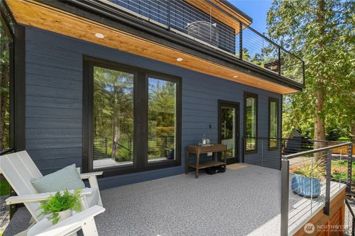 10399 Ne Pine Way, Bainbridge Island, WA, 98110-3705 | Card Image