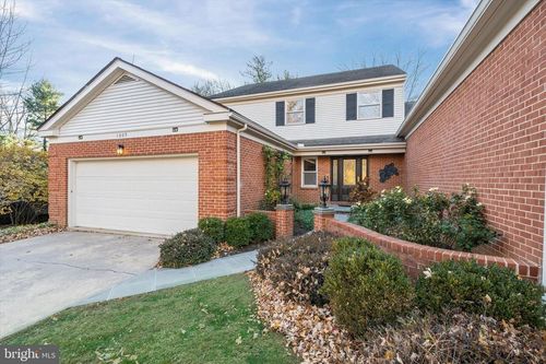 1005 Barley Dr, Greenville, DE, 19807-2533 | Card Image