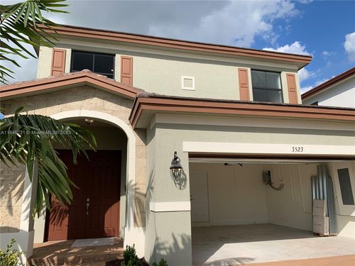 3523 W 105th Pl, Hialeah, FL, 33018-1248 | Card Image