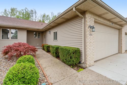 933 Amber View Dr Sw, Byron Center, MI, 49315-9740 | Card Image