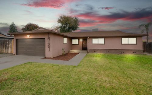 1721 Beverly Ave, Clovis, CA, 93611-3043 | Card Image