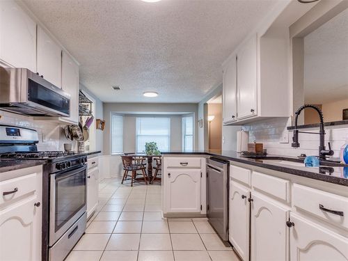 1050 Raintree Mansion, Yukon, OK, 73099 | Card Image