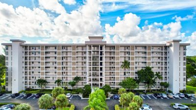 702 - 3200 N Palm Aire Dr, Condo with 2 bedrooms, 2 bathrooms and null parking in Pompano Beach FL | Image 2