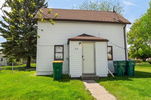 219 5th Ave Ne, Mayville, ND, 58257-1234 | Card Image