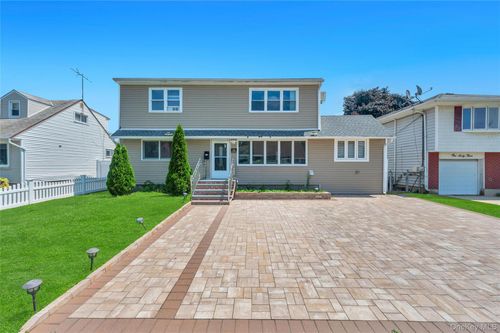 165 Wilfred Blvd, Hicksville, NY, 11801-1940 | Card Image