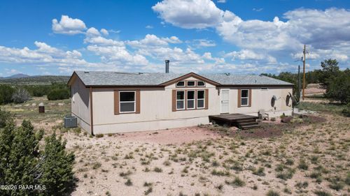 25250 W Medicine Man Trl, Seligman, AZ, 86337 | Card Image