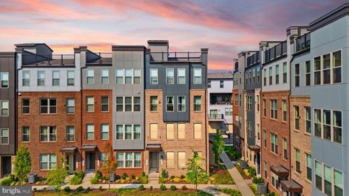 76a-13537 Innovation Station Loop, HERNDON, VA, 20171-6493 | Card Image