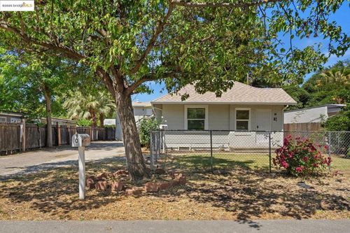 6 4th St, Woodland, CA, 95695-3325 | Card Image