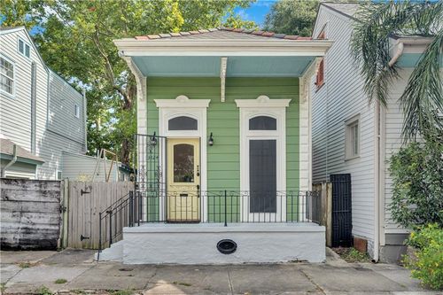 3824 Dauphine St, New Orleans, LA, 70117-5720 | Card Image