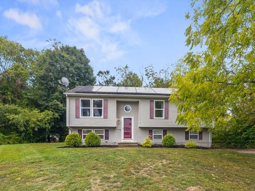 12 Ava St, Westerly, RI, 02891-1626 | Card Image
