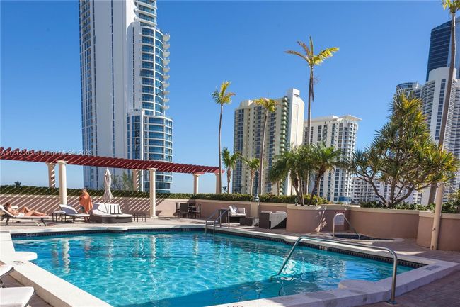 APT-806 - 17555 Atlantic Blvd, Condo with 2 bedrooms, 2 bathrooms and null parking in Sunny Isles Beach FL | Image 38