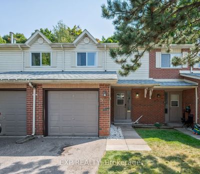 577 Jack Giles Cir, Condo with 3 bedrooms, 2 bathrooms and 2 parking in Newmarket ON | Image 2