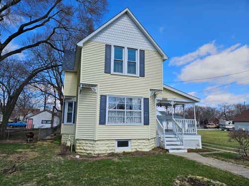 412 E 4th St, Momence, IL, 60954-1312 | Card Image
