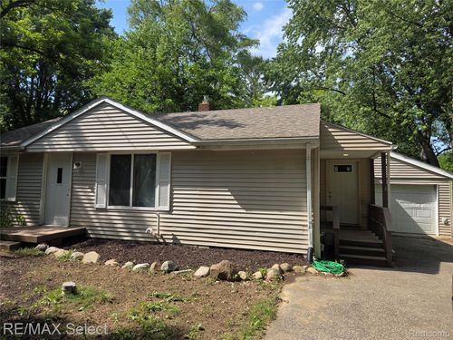 1460 Maria St, Flint, MI, 48507-5528 | Card Image