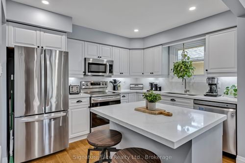 270 Sherin Ave, Peterborough, ON, K9J1B6 | Card Image