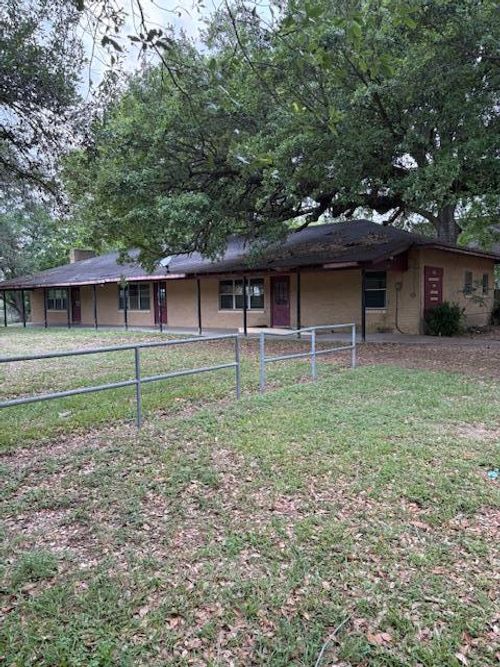 2318 Avenue K, Bay City, TX, 77414-6111 | Card Image