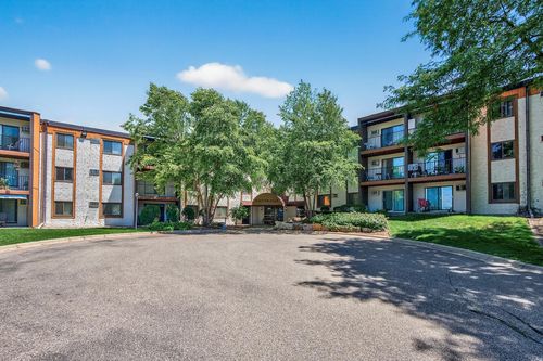 124-401 E Burnsville Pkwy, Burnsville, MN, 55337-2845 | Card Image