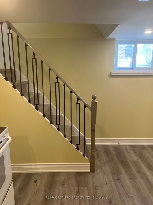 10 Northwood Dr, St Catharines, ON, L2M | Card Image