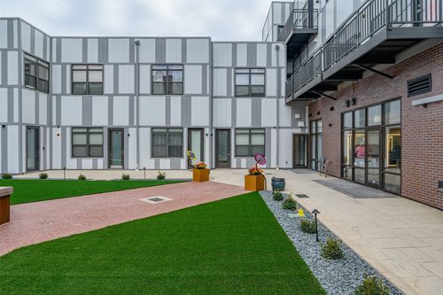 101-400 E Locust St, Des Moines, IA, 50309-1929 | Card Image