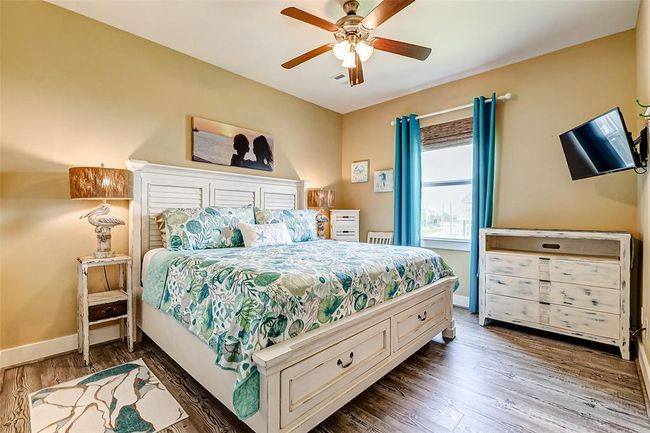 950 Seadrift Dr, House other with 5 bedrooms, 4 bathrooms and null parking in Crystal Beach TX | Image 13