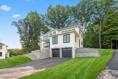 31 Argo Ln, Spring Valley, NY, 10977-1525 | Card Image