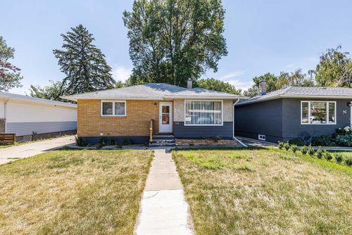 549 2 St Nw, Medicine Hat, AB, T1A6K2 | Card Image