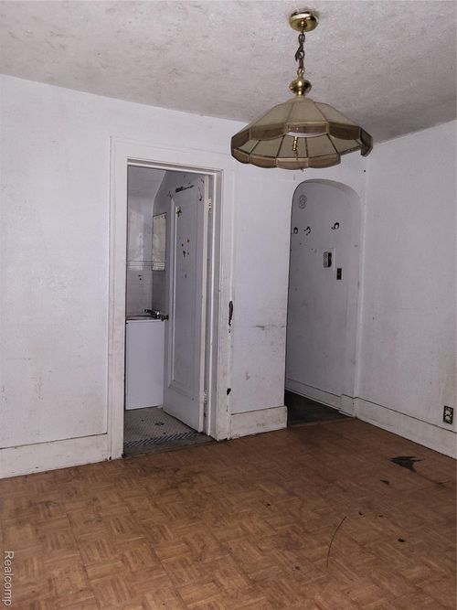 14301 Corbett St, Detroit, MI, 48213-2084 | Card Image