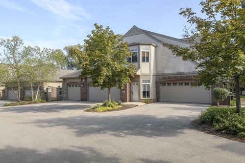 18235 W Wisconsin Avenue, Brookfield, WI, 53045 | Card Image